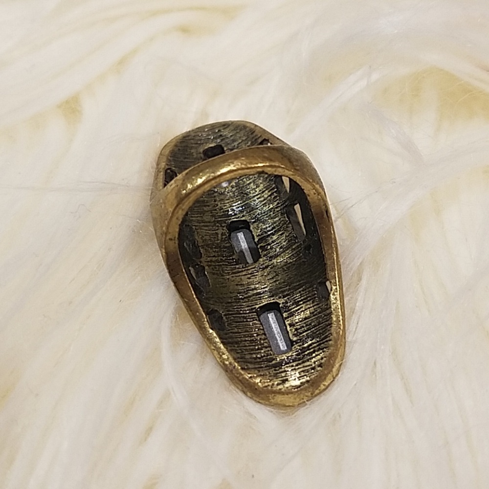 Large brass ring - Picture 3 of 3